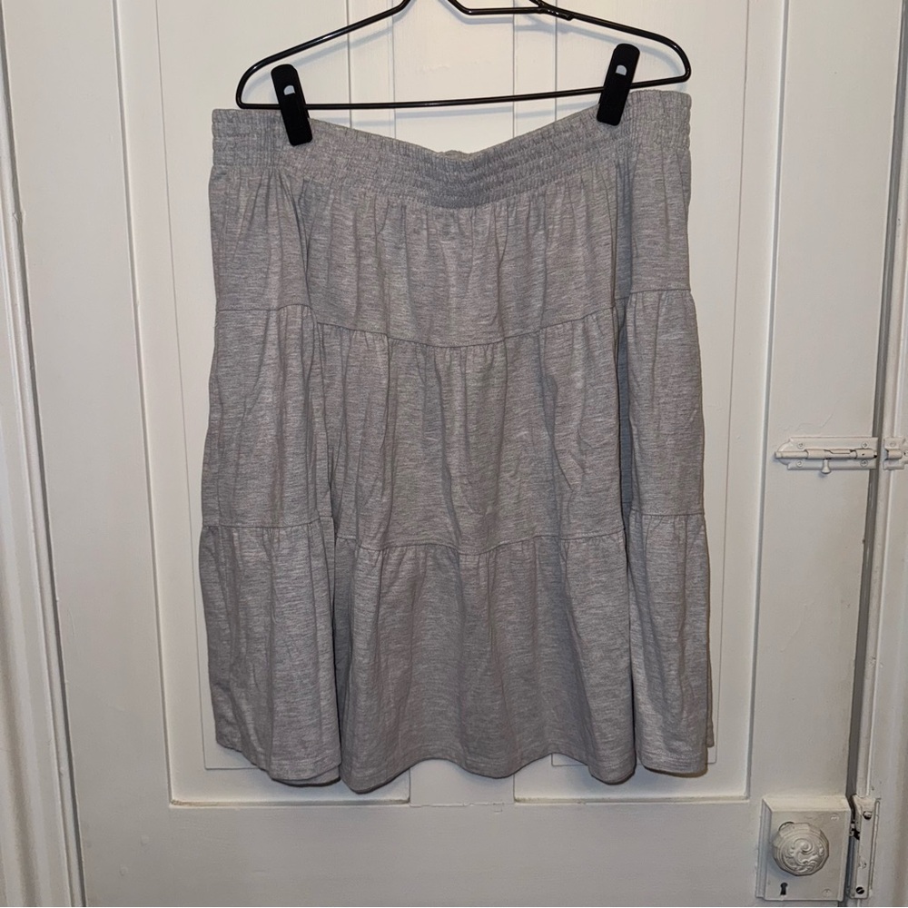 ✨woman within grey tiered skirt✨
